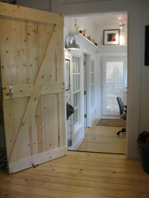 Εκλεπτυσμένος σχεδιασμός τοίχων με ράφια από ξύλινα έπιπλα πόρτας