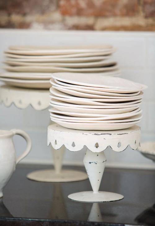 Ιδέες εσωτερικού σχεδιασμού επιτραπέζια σκεύη σε λευκό πάρτι σε στυλ vintage