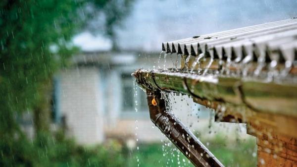 Χρησιμοποιήστε το νερό της βροχής συλλέξτε την οροφή του βρόχινου νερού