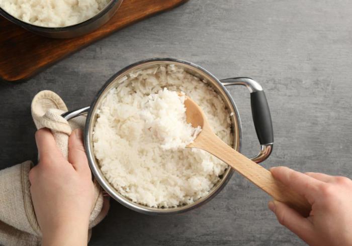 Η διατροφή με ρύζι μαγειρεμένο λευκό ρύζι είναι το ιδανικό πληρωτικό