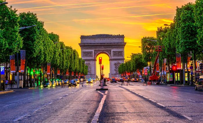 Προορισμοί για ρομαντικούς Παρίσι Η γαλλική πρωτεύουσα επισκέπτεται την Αψίδα του Θριάμβου