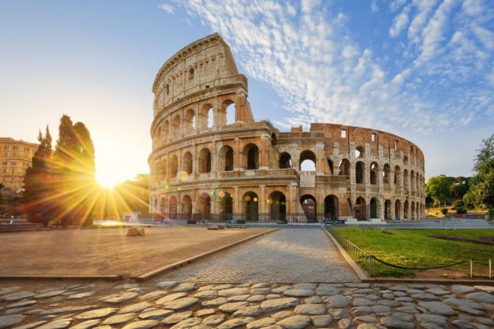 Προορισμοί για τους ρομαντικούς Ρώμη η αιώνια πόλη Κολοσσαίο ένα από τα πολυάριθμα αξιοθέατα της ιταλικής πρωτεύουσας