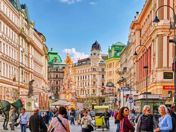 Ταξιδιωτικοί προορισμοί για ρομαντικούς Το Graben στη Βιέννη είναι γεμάτο από τουρίστες, ψώνια και όμορφα καφενεία