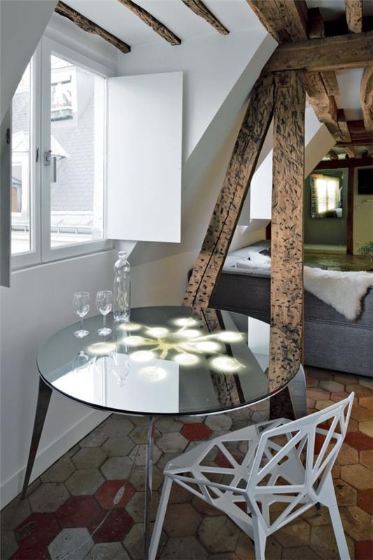 Ανακαινισμένο διώροφο διαμέρισμα στην καρδιά Παρίσι περίεργο διαμέρισμα