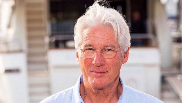 Ο Richard Gere ήταν ακόμα όμορφος στις 31 Αυγούστου, 70 ετών