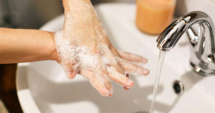 Σωστό πλύσιμο χεριών Σαπούνι χεριών, ξεπλύνετε κάτω από τρεχούμενο νερό, στεγνώστε