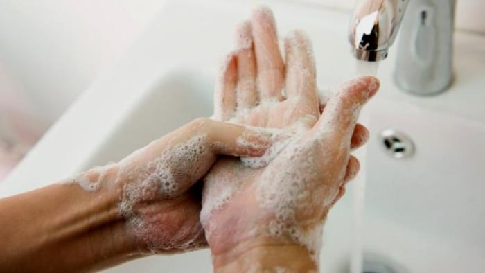 Το σωστό πλύσιμο των χεριών πολλές φορές την ημέρα, πλύνετε καλά τα χέρια σας για να σταματήσετε την εξάπλωση της νόσου