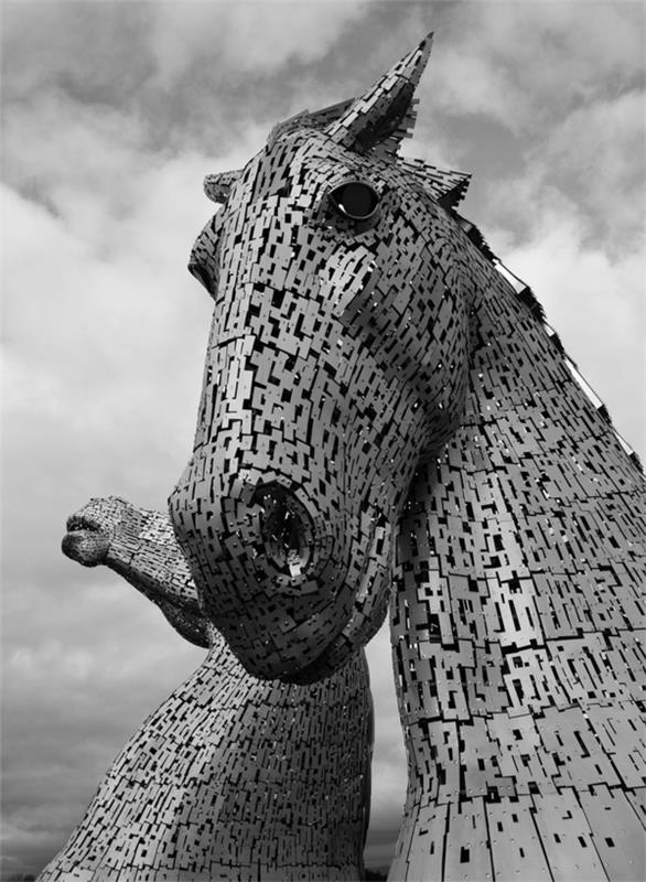 Γιγάντια γλυπτά κεφαλής αλόγου Kelpies από χάλυβα της Σκωτίας