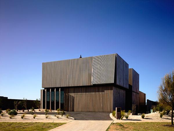 Robust Coastal Estate Australia Architectural Design