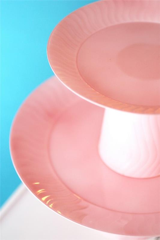Σταντ cupcake ροζ πιάτων
