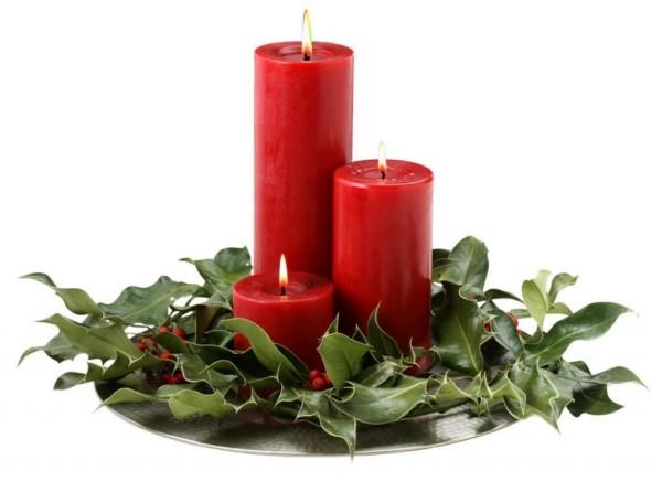 Κόκκινα κεριά - τα κεριά διακοσμούν τη χριστουγεννιάτικη διακόσμηση