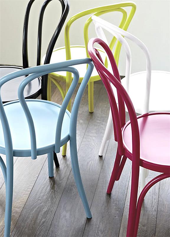 Έπιπλα σχεδιάζει ξύλινες καρέκλες κλασικά φωτεινά χρώματα κλίνουν προς τα πίσω