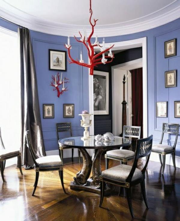 Στρογγυλά κόκκινα τραπέζια τραπεζαρίας με μπλε τοίχο σχεδιασμό κορνίζες
