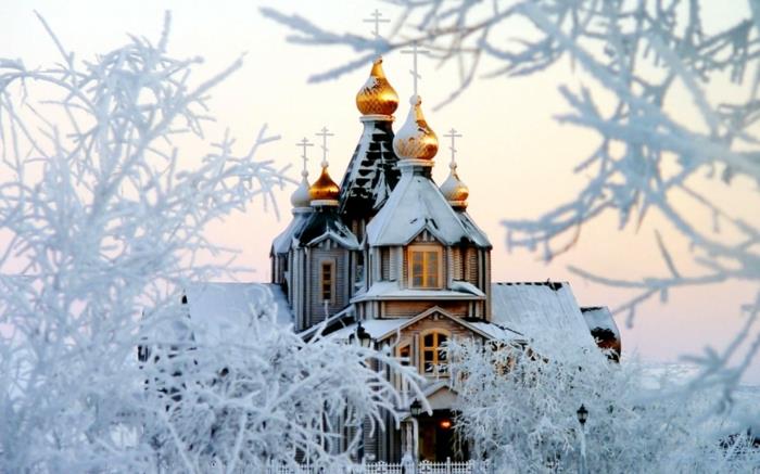 Ρωσικά Χριστούγεννα Χριστούγεννα στη Ρωσία Χριστουγεννιάτικο δέντρο festltafel κόκκινο χειμωνιάτικο παραμύθι χιόνι