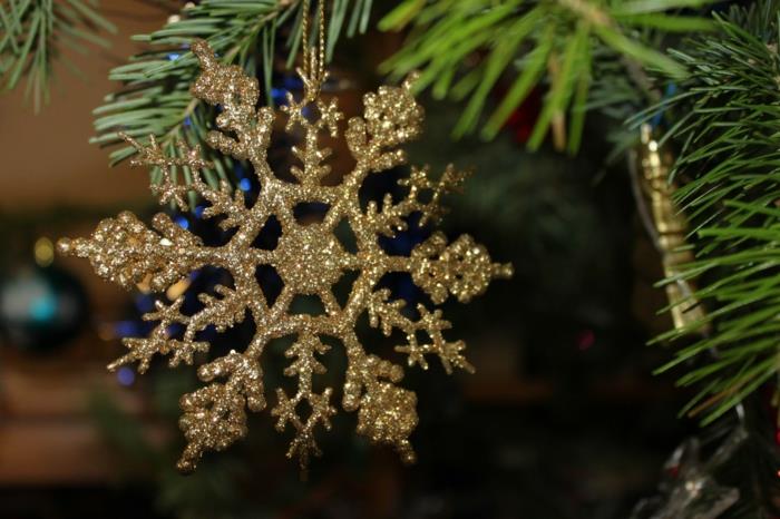 Ρωσικά Χριστούγεννα Χριστούγεννα στη Ρωσία Χριστουγεννιάτικο δέντρο poinsettia νιφάδα χιονιού