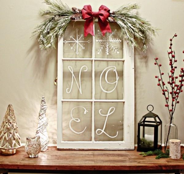 Ρουστίκ χριστουγεννιάτικη διακόσμηση με ένα παράθυρο
