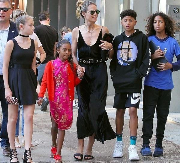 Η τραγουδίστρια Seal Vierfach - η μαμά Heidi Klum με τους απογόνους της