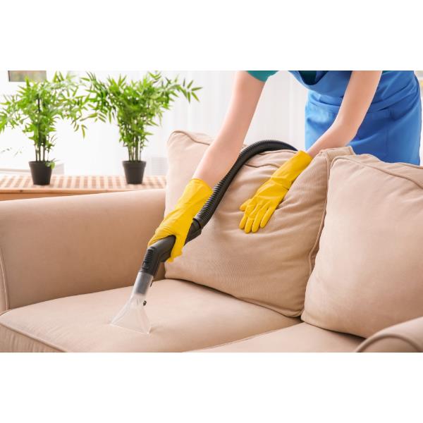 Καθαρισμός - καθαρισμός του καναπέ του καναπέ