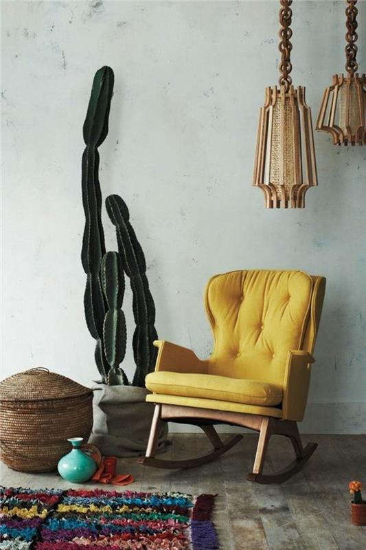 επικαλυμμένες κίτρινες κλασικές κουνιστές καρέκλες