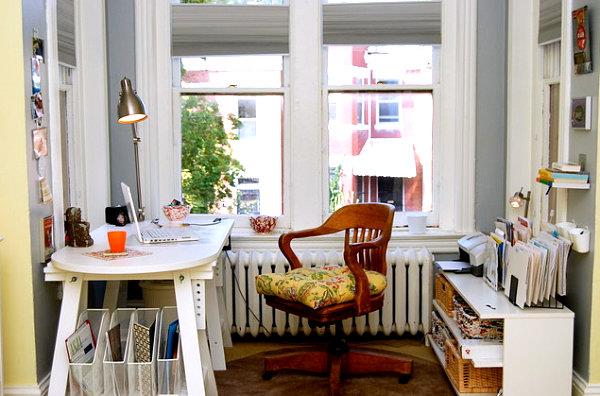 Συμπαγής ξύλινη καρέκλα σχεδίασης χώρου εργασίας στο σπίτι