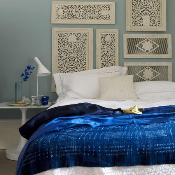 Ολοκληρωμένη διακόσμηση τοίχου υπνοδωματίου σε βασιλικό μπλε χρώμα
