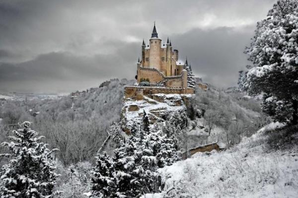 Κάστρα του παγκόσμιου έλατου χειμερινό χιόνι