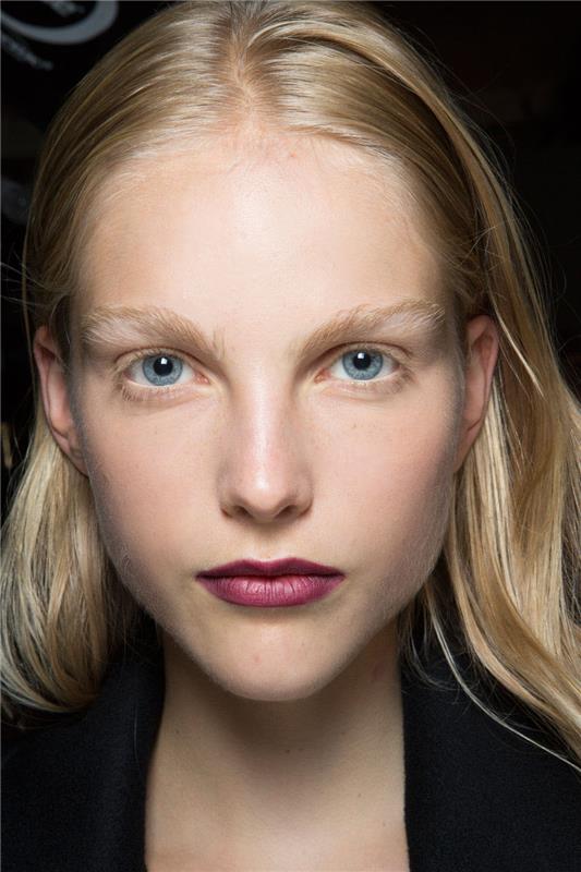 Συμβουλές μακιγιάζ σκούρα χείλη burberry βαμπίρ έμπνευση