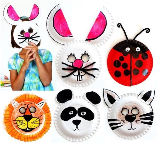 Όμορφες ζωικές μάσκες με παιδιά κάνουν πλάκες από χαρτόνι