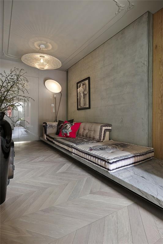 μοντέρνο διαμέρισμα με υπέροχους χώρους καναπέδες ξύλινο δάπεδο