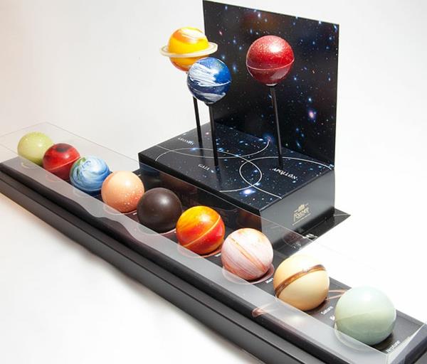 Η σοκολάτα διαμορφώνει καλλιτεχνικές ιδέες που σχεδιάζουν πλανήτες χώρου