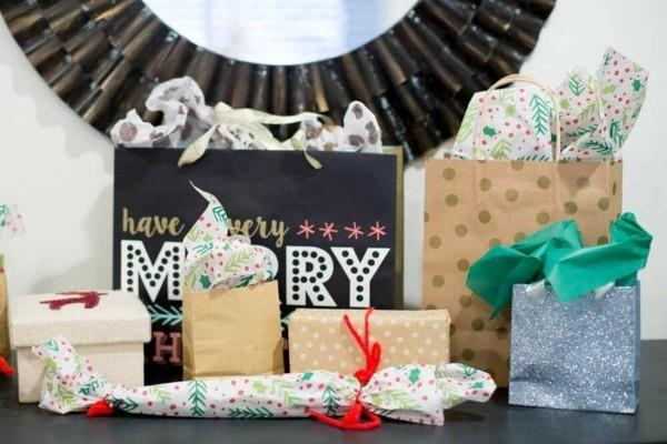 Τα ανεπιθύμητα ξωτικά φροντίζουν τα δώρα Χριστουγεννιάτικων πάρτι αστεία δώρα άχρηστα