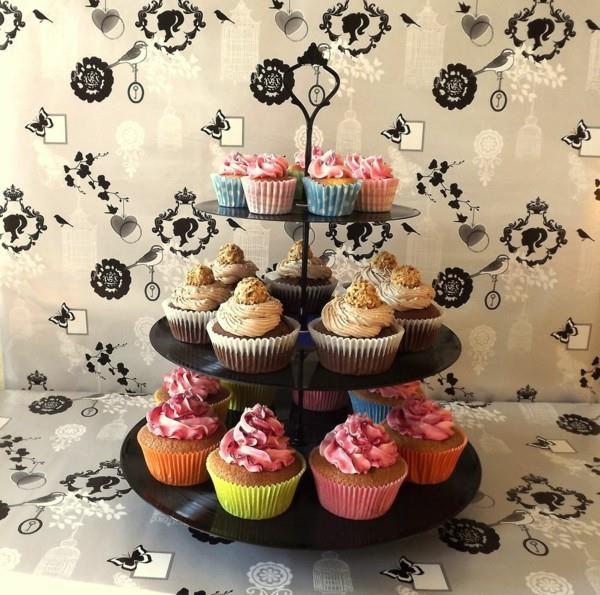 Φτιάξτε μόνοι σας μαύρο cupcake etagere