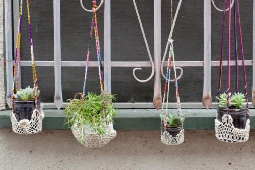 Σπιτικές ιδέες πολύχρωμο παράθυρο κρεμαστά φυτά κήπο
