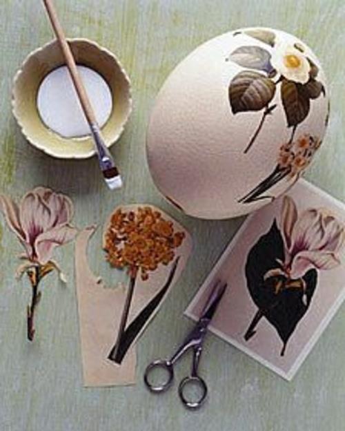 Serviette τεχνική σε πασχαλινά αυγά βαμμένα άσπρα λουλούδια