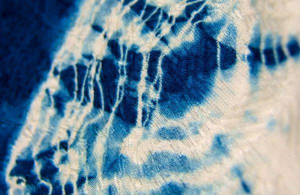 Τεχνική Shibori - πολλά διαφορετικά χρώματα σε πολλές αποχρώσεις