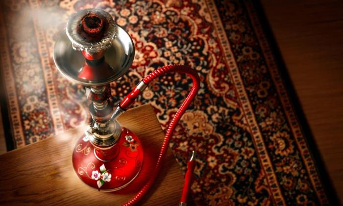 Κατάστημα Shisha κοντά στο περσικό ναργιλέ χαλιών