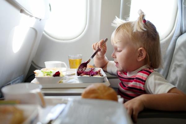 Ταξίδι παραμονής Πρωτοχρονιάς με παιδιά στο αεροπλάνο