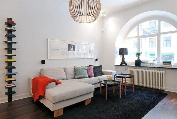 Σκανδιναβικό σαλόνι σχεδιάζει μαγευτικό αποτέλεσμα δροσερό καναπέ