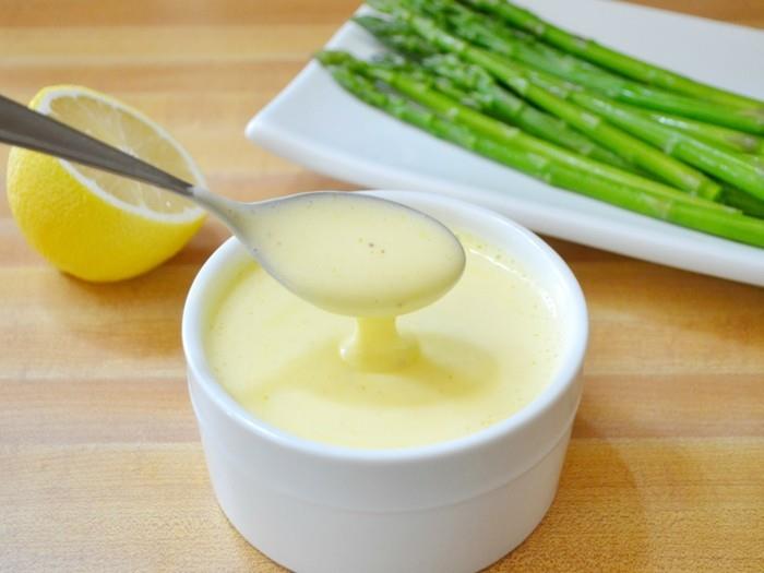 Η ίδια η σάλτσα Hollandaise καθιστά τα σπαράγγια Saprgelzeit υγιή