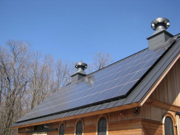 Ηλιακές μονάδες και οροφή ηλιακών συλλεκτών