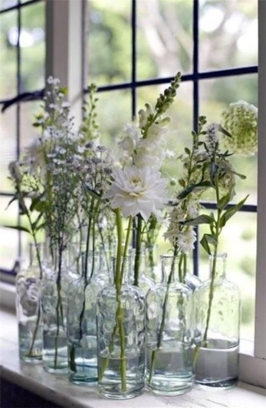 Καλοκαιρινά λουλούδια ιδέες διακόσμησης γυαλιά στο περβάζι ντάλια άλλα λουλούδια