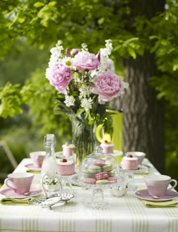 Καλοκαιρινή διακόσμηση πάρτι πολύχρωμες ιδέες κήπου διακοσμήσεις τριαντάφυλλα κήπου