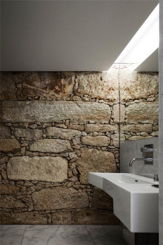 Πέτρα στο μπάνιο πέτρινο τοίχο μοντέρνο μπάνιο ατέλεια της πέτρας έρχεται στο προσκήνιο