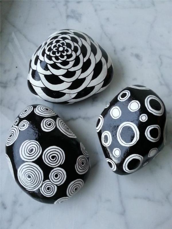 Πέτρες χρωμάτων μαύρο και άσπρο Χειροτεχνία με πέτρες