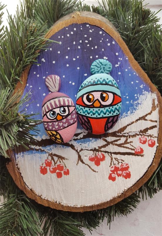 Ζωγραφική πέτρες για τα Χριστούγεννα - καλλιτεχνικές ιδέες και συμβουλές για μια εορταστική χειμερινή διακόσμηση ξύλινες και πέτρινες διακοσμήσεις κουκουβάγιες στο δέντρο