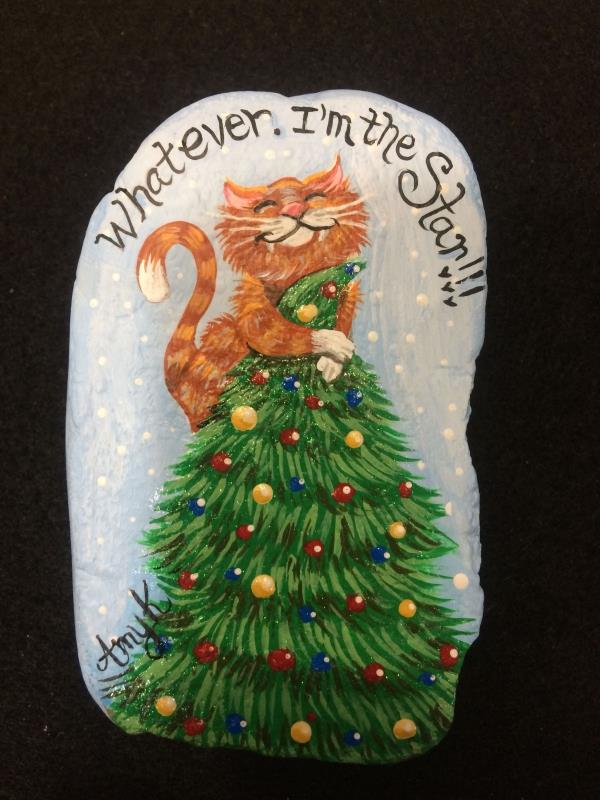 Πέτρες ζωγραφικής για τα Χριστούγεννα - καλλιτεχνικές ιδέες και συμβουλές για μια γιορτινή χειμερινή διακόσμηση γάτας πάνω από ένα έλατο
