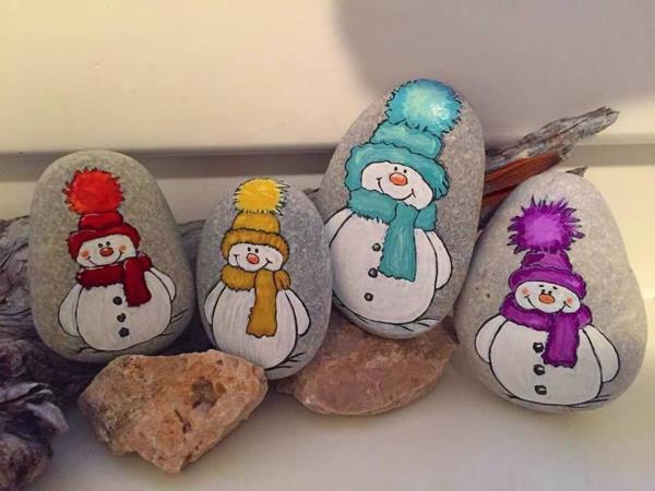 Πέτρες ζωγραφικής για τα Χριστούγεννα - καλλιτεχνικές ιδέες και συμβουλές για μια εορταστική χειμερινή διακόσμηση χιονάνθρωπου απλά πολύχρωμες