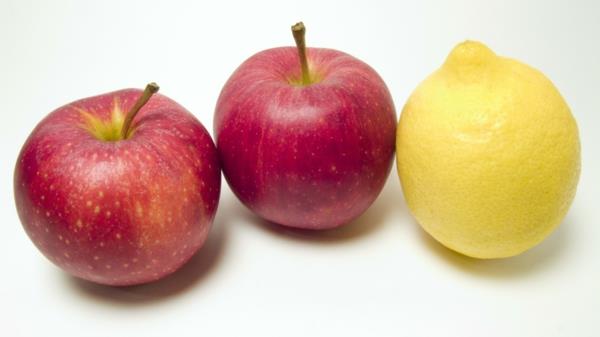 Ζώδιο Καρκίνος υγιεινή τροφή τρώγοντας φρούτα μήλα λεμόνι