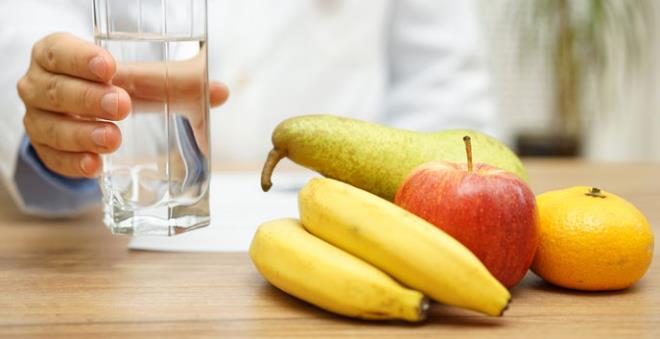 Μεταβολική διατροφή Easy-Body-System πίνετε άφθονο νερό στο πρωινό για να τονώσετε το μεταβολισμό