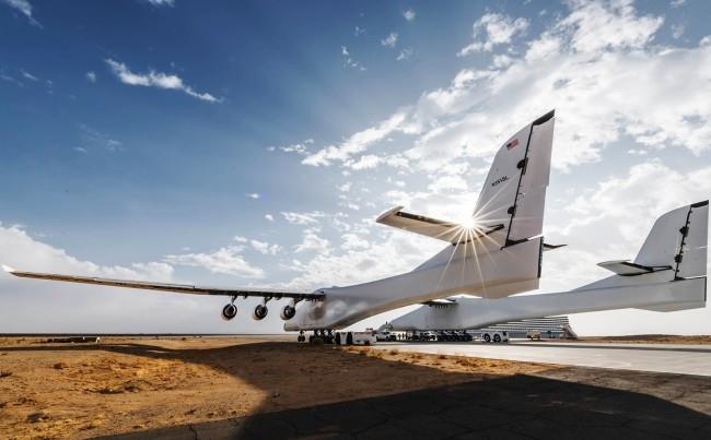 Το Stratolaunch, το μεγαλύτερο αεροσκάφος στον κόσμο, περνά δοκιμαστική πτήση με απόλυτη επιτυχία προετοιμαζόμενος για απογείωση